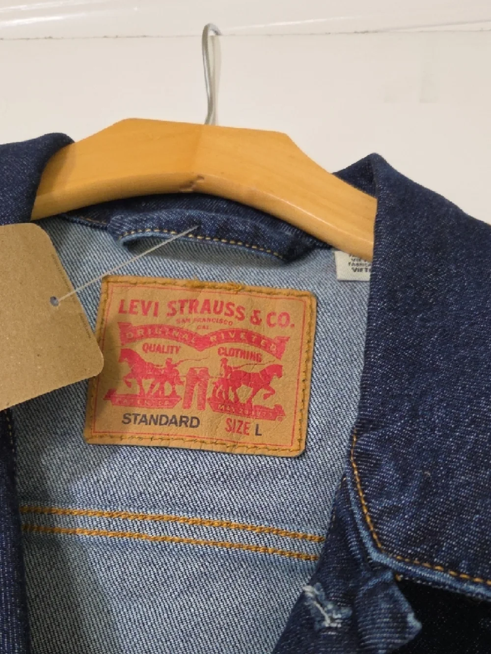 Levi's Dark Indigo Denim Jacket - Picture 2 of 9